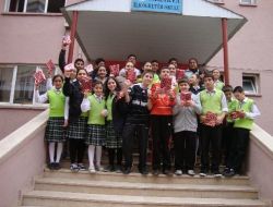 Öğrenciler Kitap Okumak İçin Yarıştı