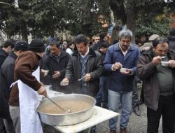 Pazarcık Ve Çağlayancerit'te Halka Aşure Dağıtıldı