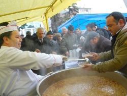 Turhal Belediyesi, Vatandaşa Aşure İkram Etti