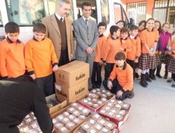 Çağlayan Okulu Mahalleliye Aşure Dağıttı