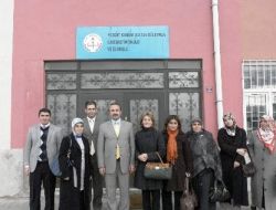 Ak Partili Kadınlardan Engelli Öğrencilere Ziyaret