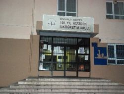 İlköğretim Okulunda Yapılan Deney Parladı: 2 Öğrenci Yaralı