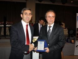 Mimarlar Odası Bursa Şubesi'nden Cihan Haber Ajansı'na Plaket