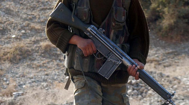 Cinnet geçiren asker iki komutanı öldürdü!