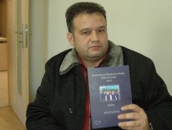 Öğrencilerinin Sınavda Yazdığı Şiirleri Kitaplaştırdı