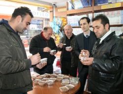 Nt Mağazası, Esnafa Aşure Dağıttı