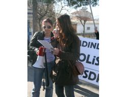 Bir Grup Kadın, Karakolda Kadına Dayak Atılmasını Protesto Etti