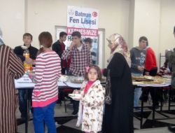 Depremzede Arkadaşları İçin Kermes Düzenlediler