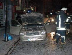 Kütahya'da Park Halindeki Otomobil Yandı