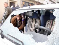 Apartmanda Doğalgaz Patladı, 3 Yaralı