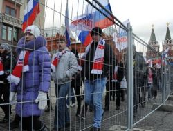 Putin’e Destek Mitingine 25 Bin Kişi Katıldı