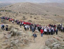 Cumhuriyet Bayramı'nı Dağın Zirvesinde Yıldızlar Altında Kutladılar!