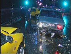 Başkent'te Yağışlar Kazaları Da Beraberinde Getirdi!