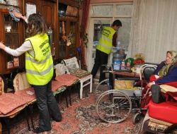 Yenimahalle'de 200 Yaşlı Vatandaşın Evini Belediye Temizliyor