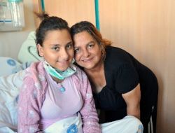 Annesinin Böbreğiyle Hayata Tutundu