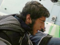 1 Lirayla Kandırıyor Cep Telefonu Çalıyor