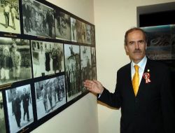 Resim Sergisinde 44 Yıl Önce Babası İle Çektirdiği Resimleri İle Gören Başkan Altepe Duygulu Anlar Yaşadı