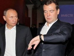 “medvedev Başkanlık Seçimlerinden Önce Görevi Putin’e Devredebilir”