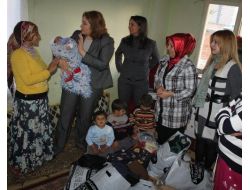 Ak Parti'li Kadınlar Fakir Ailelere Destek Oluyor