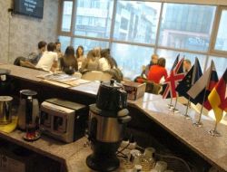 Bu Kafede Türkçe Konuşmak Yasak