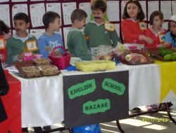 Öğrenciler Velilerine İngilizce Yiyecek Sattı