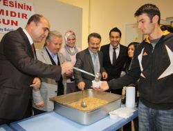 Başkan Palta Ve Rektör Prof. Dr. Acar Öğrencilere Aşure İkram Etti