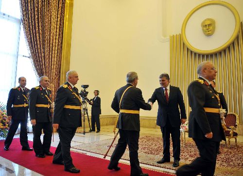 Meclis'teki kutlamalara  tokalaşma damgasını vurdu!