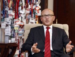 Talat: Savunması Rumlara Kalan Ab'nin Vay Haline