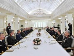 Gül'den Yaş Üyelerine Öğle Yemeği