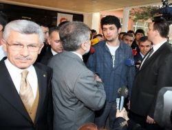 Protestocu Öğrenci, Salondan Bakan Yıldız'la Birlikte Ayrıldı