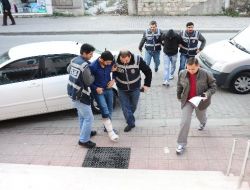 1 Saat 15 Dakikada 7 Evi Soyan Çete Polisten Kaçamadı