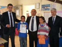 Piserro Köy Okullarına Yardımda Bulundu