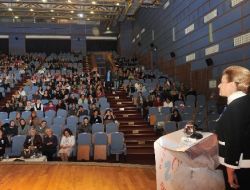 Sos’tan 'İnsanlar Arasındaki İletişim, Dayanışma Ve Mutluluk' Konferansı