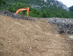 Sanayi İçinde Kalan Mahalledeki Çöp Alanı Temizlendi