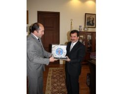 Rektör Karaaslan, Türkiye’nin En Başarılı Dpü Akademisyenini Tebrik Etti