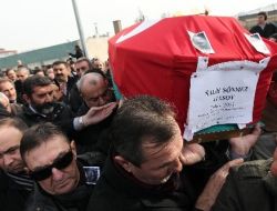 Sönmez Atasoy'a Sevgi Seli