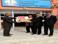 Eceabat Belediyesi, Cumhuriyet Bayramı'nda Öğrencilere Tarih Eğitim Seti Dağıttı
