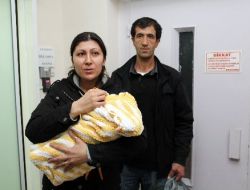 Mucize Bebek Babasına Teslim Edildi
