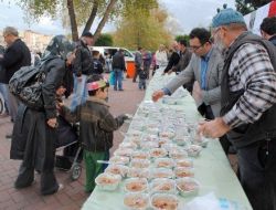 Semerkand Manavgat Temsilciliği 3 Bin Kase Aşure Dağıttı