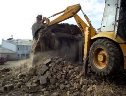 Aydıntepe’de İlçe Merkezindeki Metruk Konutlar Temizleniyor