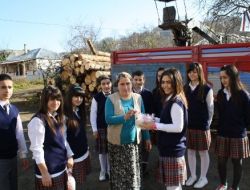 Öğrenciler, Vatandaşa Mevlana Şekeri Dağıttı