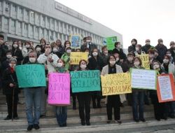 Hava Kirliliğini Maske Takarak Protesto Ettiler