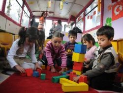 Gezici Eğitim Otobüsü'nde Eğitimlerini Tamamlayan Öğrenciler Karnelerini Aldı