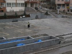 Akdağmadeni’nde Kapalı Otopark Çalışması Devam Ediyor