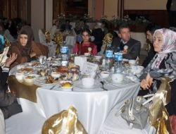 Vanlı Depremzedelerle Kimse Yok Mu Gönüllüleri Kardeş Aile Oldu