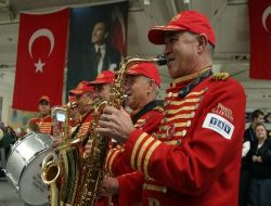 Havalimanında 'bandolu' Cumhuriyet Kutlaması