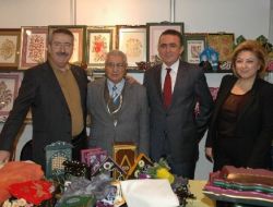 İzmir Valisi Kıraç Souvenir 2011'i Gezdi
