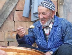 Elmalı'da Bağ Bozumundan Sonra Pekmez Yapma Telaşı Başladı