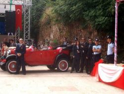 Alanya'daki Geçiş Töreninde Atatürk'ün Bindiği Araç Büyük İlgi Gördü