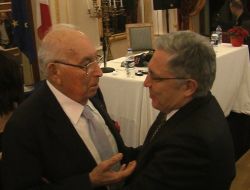 Yaşar Kemal’e Fransa’nın En Seçkin Nişanı Verildi